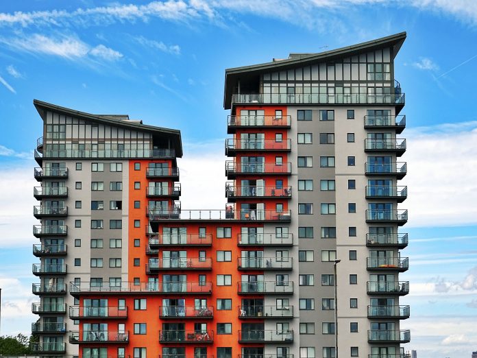 apartment-balcony-buildings-439391