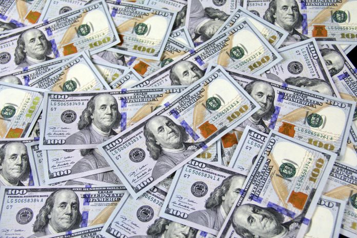 100-us-dollar-banknotes-money-3483098
