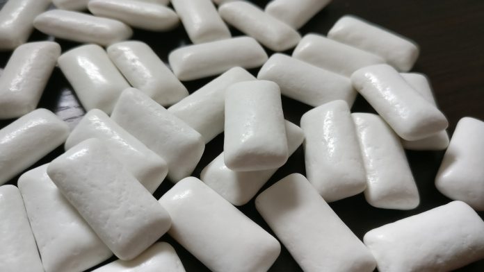 chewing-gum-white-2153918_1920