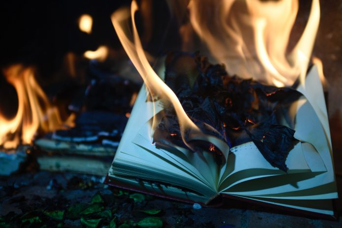 burning-books-pexels-movidagrafica-barcelona-1474928