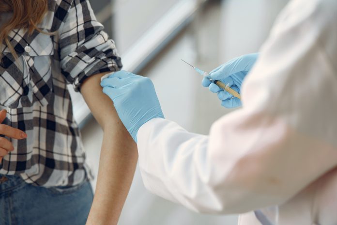 vaccination-pexels-gustavo-fring-3985170