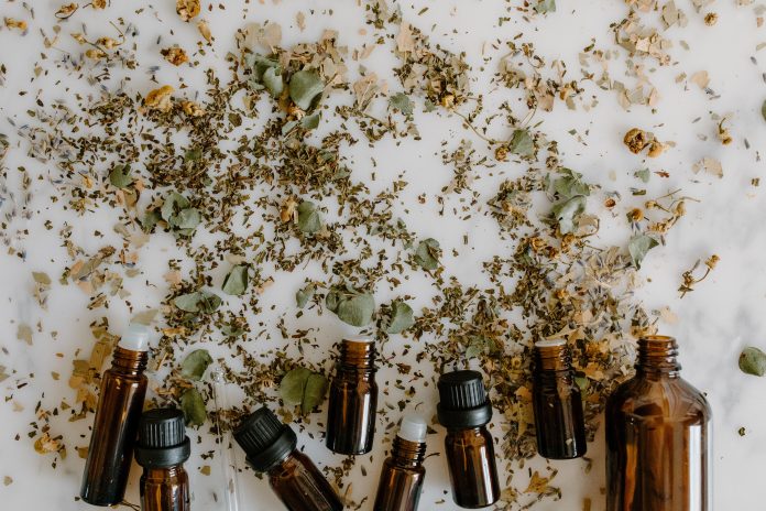essential-oil-6694191
