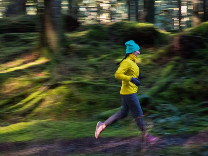 running-jogging-winter-greg-rosenke-E9PdTVfEujI-unsplash_mala