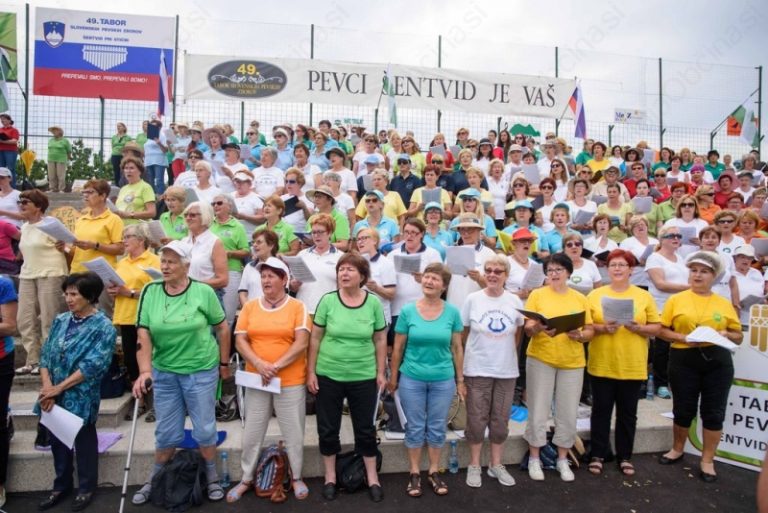Tradicionalni projekt »Vseslovensko petje s srci«