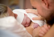 Porod skozi oči otroka: Kako ustvariti ljubečo izkušnjo rojstva