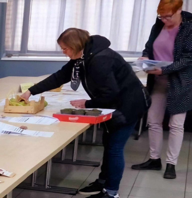Izmenjevalnica semen in vrtnih pripomočkov