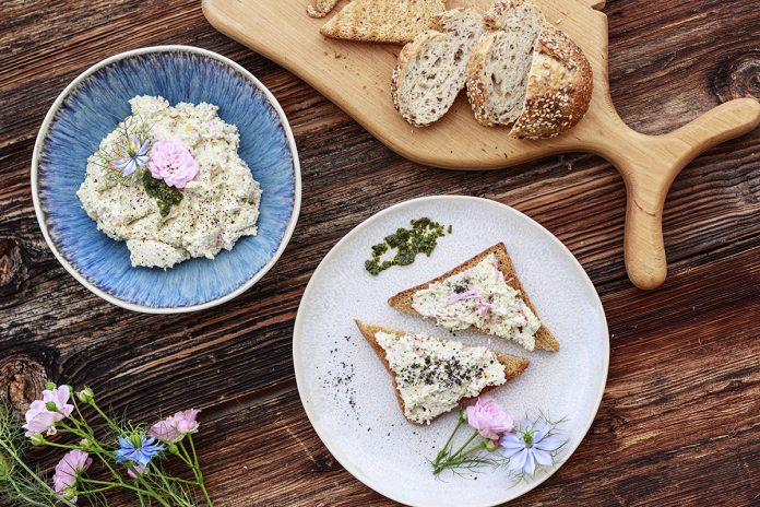 Recept_scepec_navdiha_77 zeliščni namaz s skuto