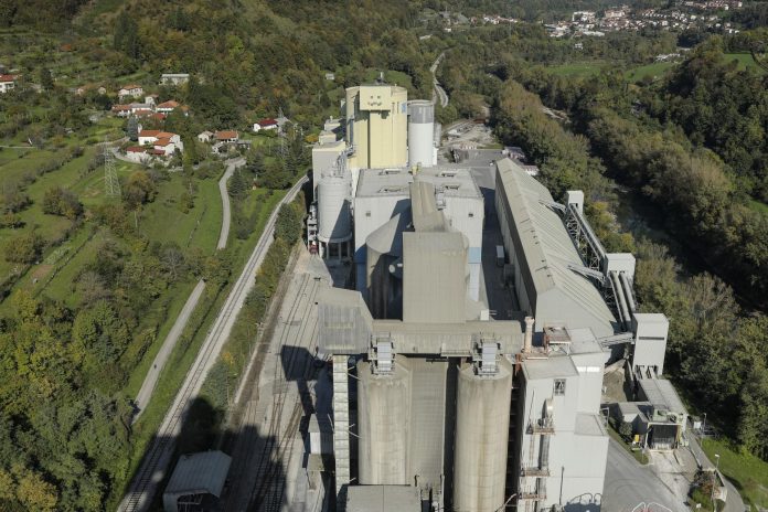Cementarna Salonit Anhovo. Foto: Uroš Hočevar